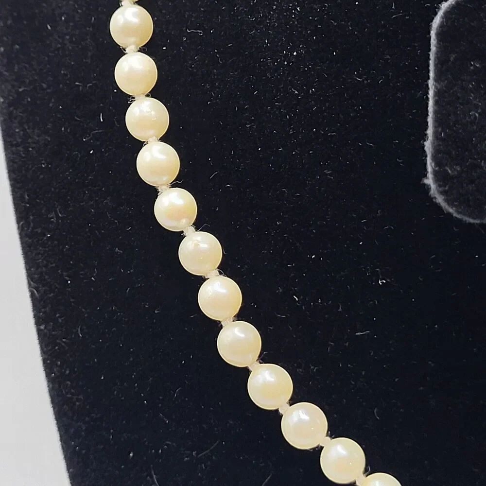 Beauitful Hollywood Glam Vintage Faux Pearl Collar Necklace 16in